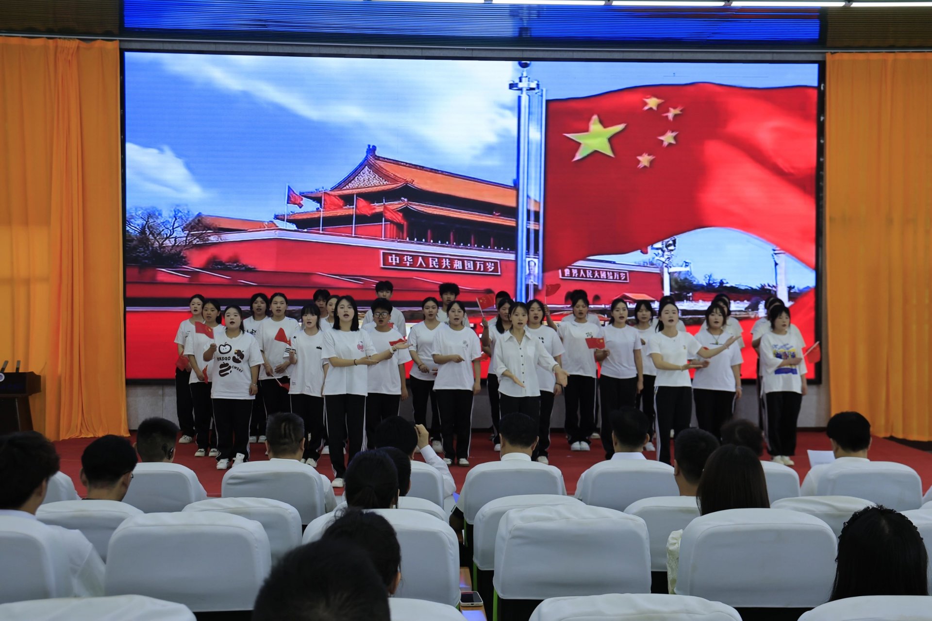 1782960280182922.jpg 入党积极分子代表及受表彰先进集体和个